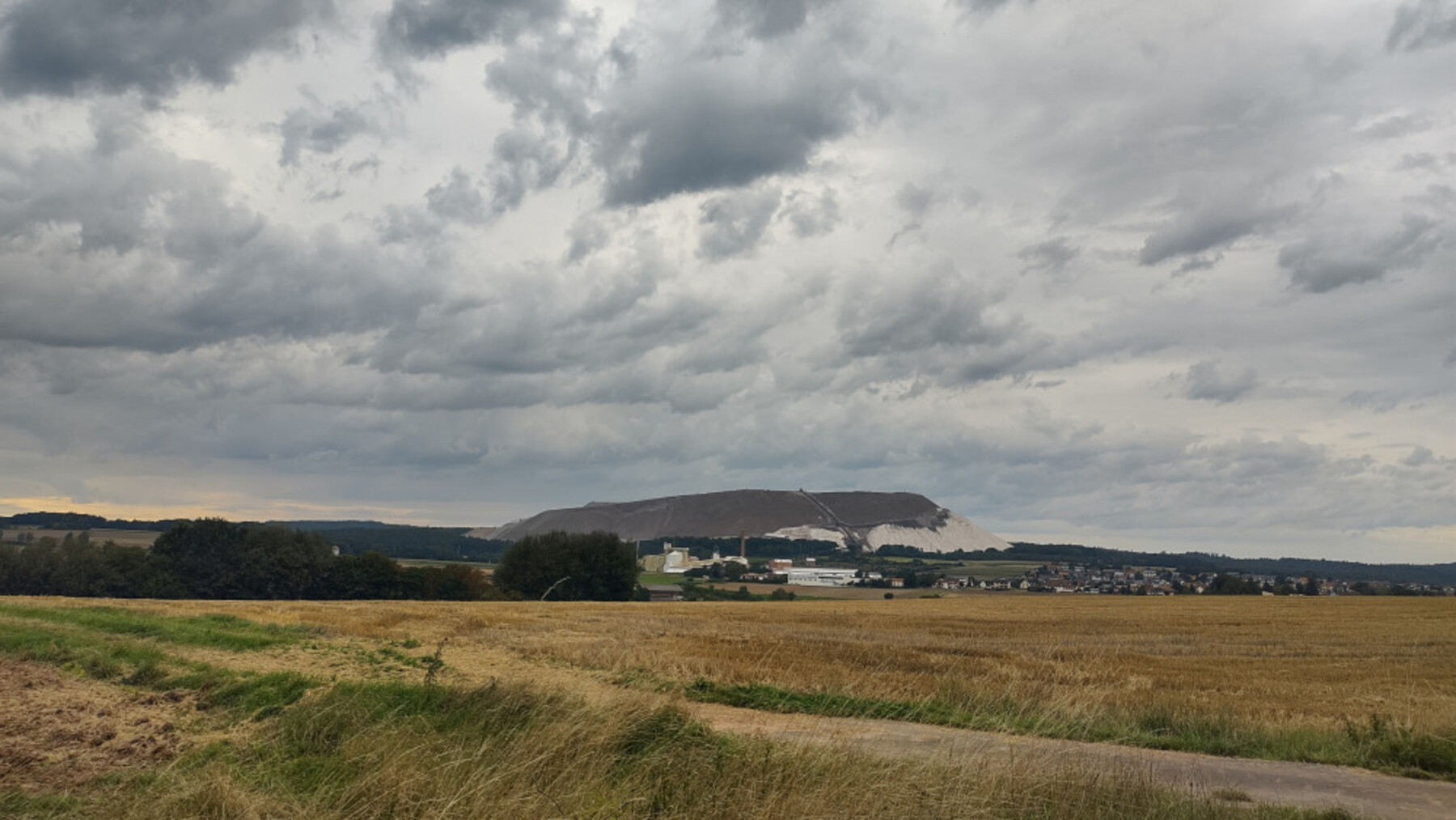 23.12IMG-20230814-190407020-HDR-1800